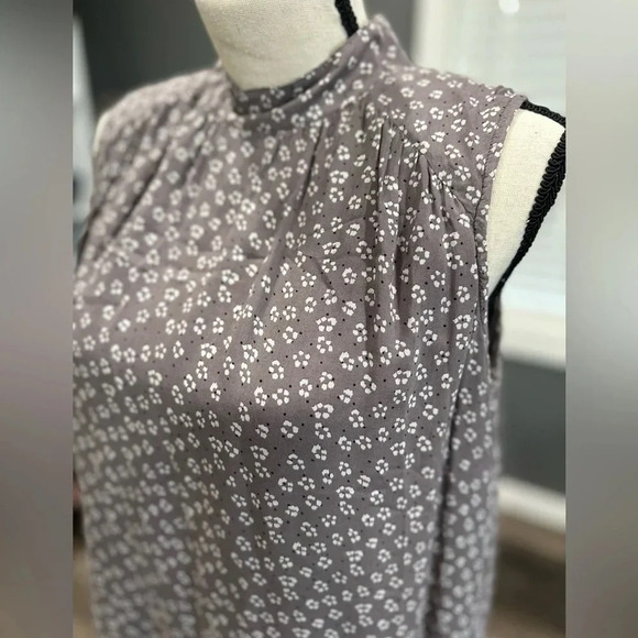 Anthropologie Cloth & Stone Women Small Keyhole Tank Top Blouse Gray Floral NWT - Picture 4 of 10